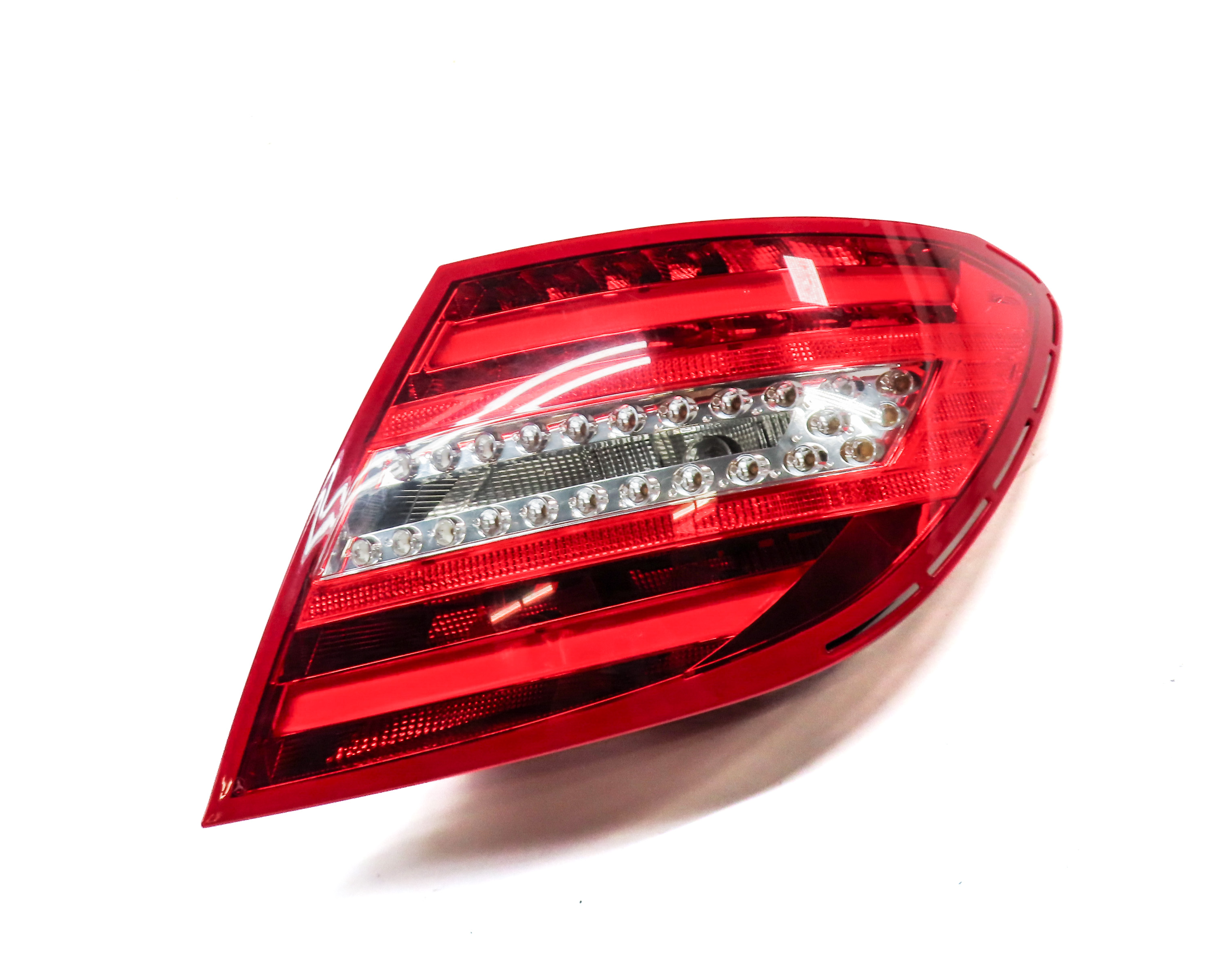 12-15 MERCEDES BENZ C250 C300 C350 (W204) RIGHT PASSENGER TAILLIGHT BRAKE LIGHT — exact item pictured